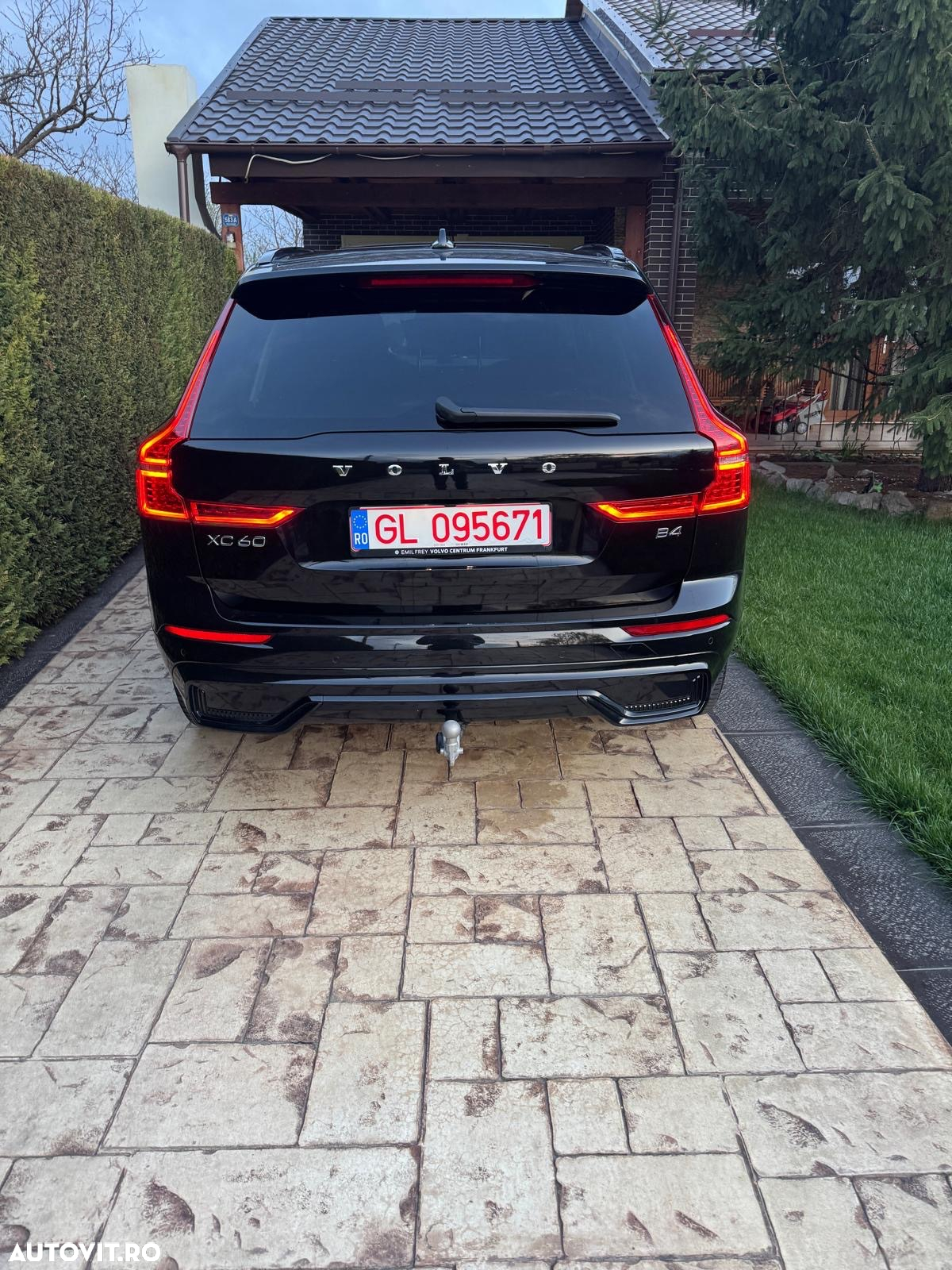 Volvo XC 60 B4 MHEV AT8 FWD R-Design - 4