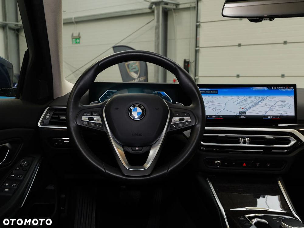 BMW Seria 3 320d xDrive mHEV - 23