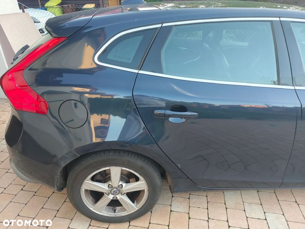 Volvo V40 D2 R-Design - 6