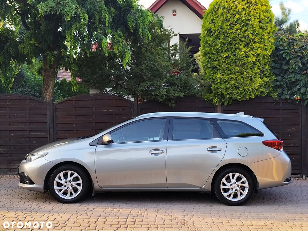 Toyota Auris 1.6 Premium - 6