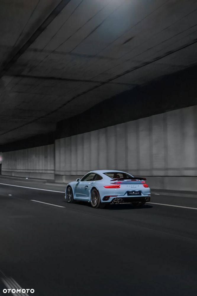 Porsche 911 Turbo - 2