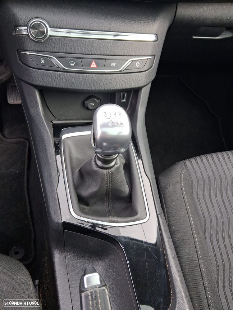 Peugeot 308 HDi FAP 90 Tendance - 11