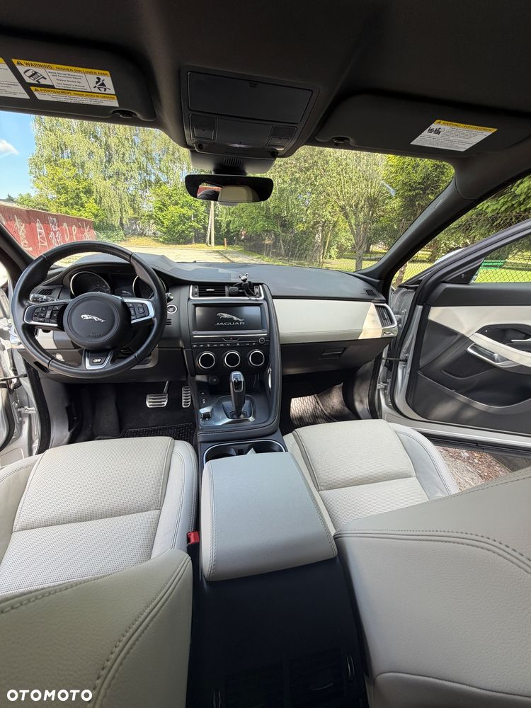 Jaguar E-Pace P300 AWD R-Dynamic S - 23
