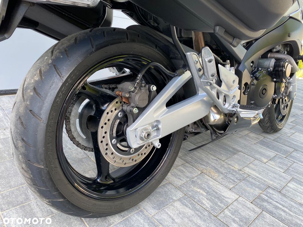 Suzuki GSR - 6
