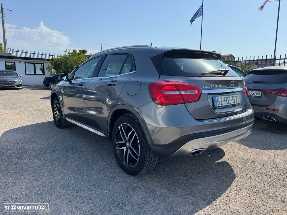 Mercedes-Benz GLA 180 d Urban - 28