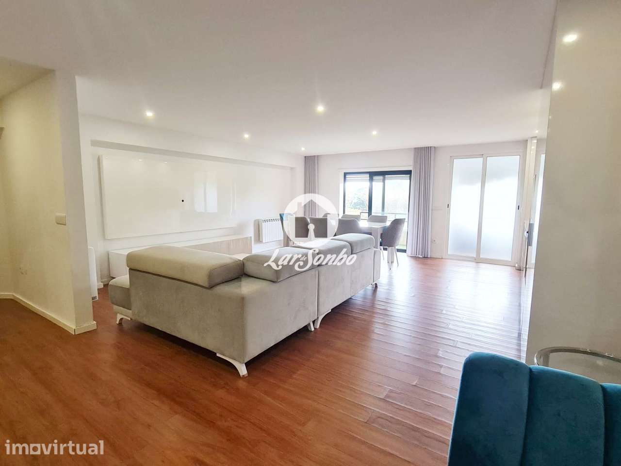 Apartamento T3 com garagem fechada a 50m da praia da Póvoa de Varzim - Grande imagem: 3/18