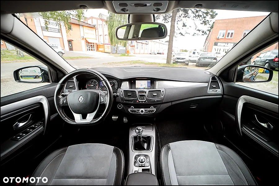 Renault Laguna dCi 150 FAP Start-Stop GT - 15