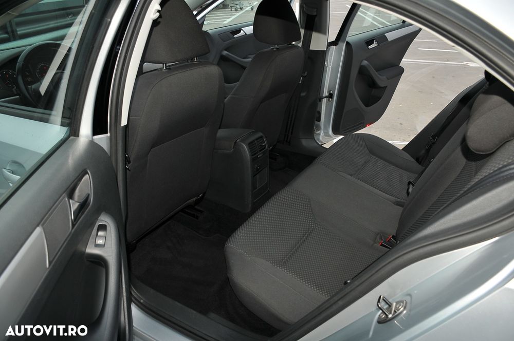 Volkswagen Jetta 1.2 TSI Trendline - 14