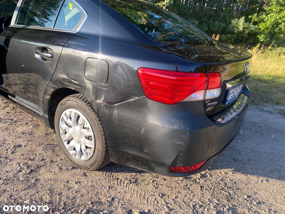 Toyota Avensis 1.8 Active - 8