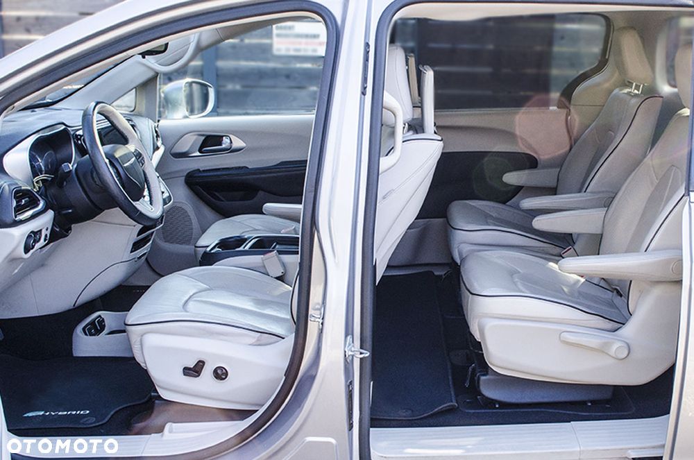 Chrysler Pacifica - 16