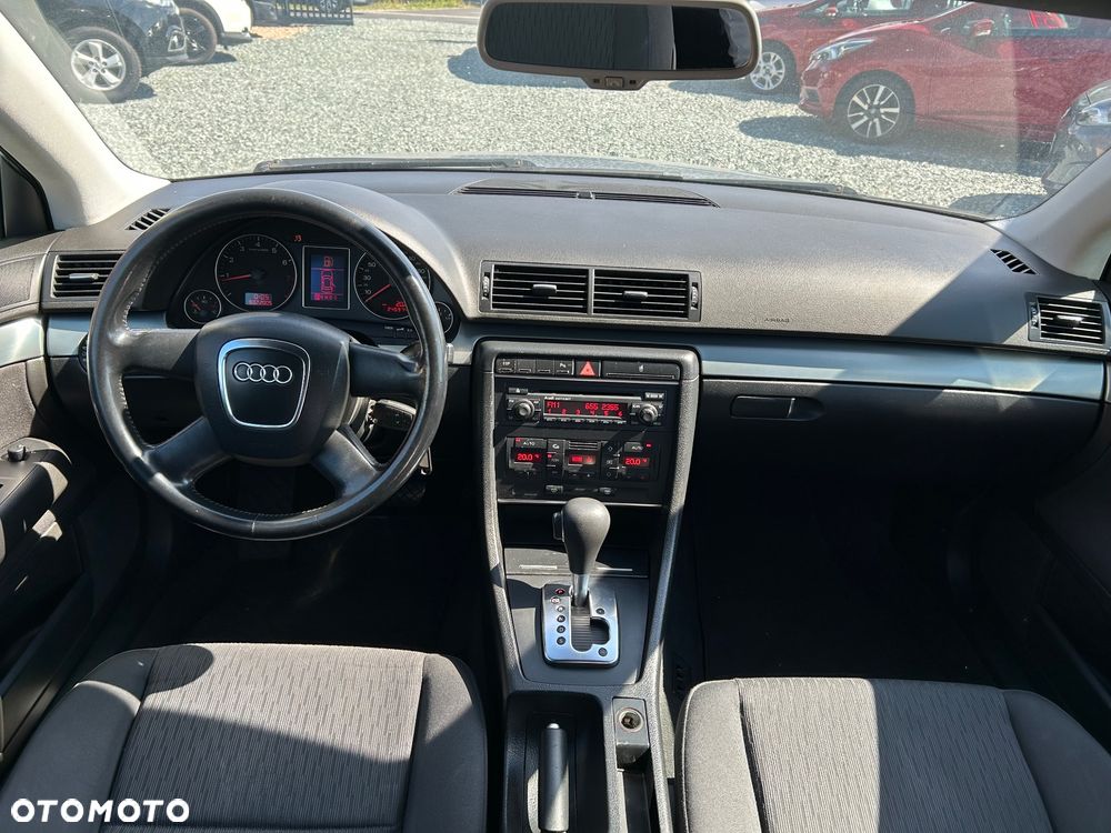 Audi A4 Limousine - 15