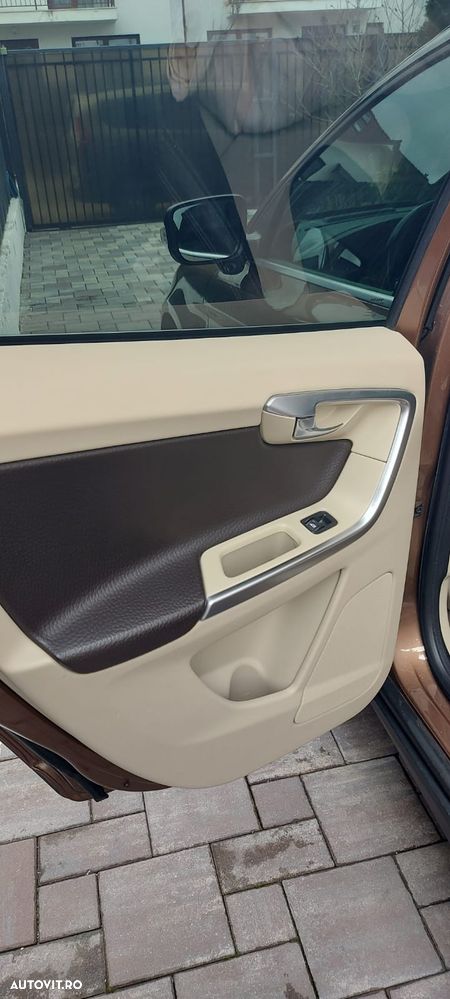 Volvo XC 60 2.4D AWD Base - 12
