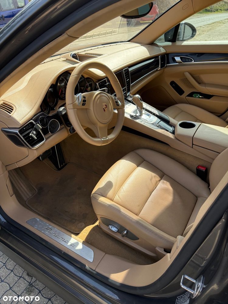 Porsche Panamera 4 PDK - 9