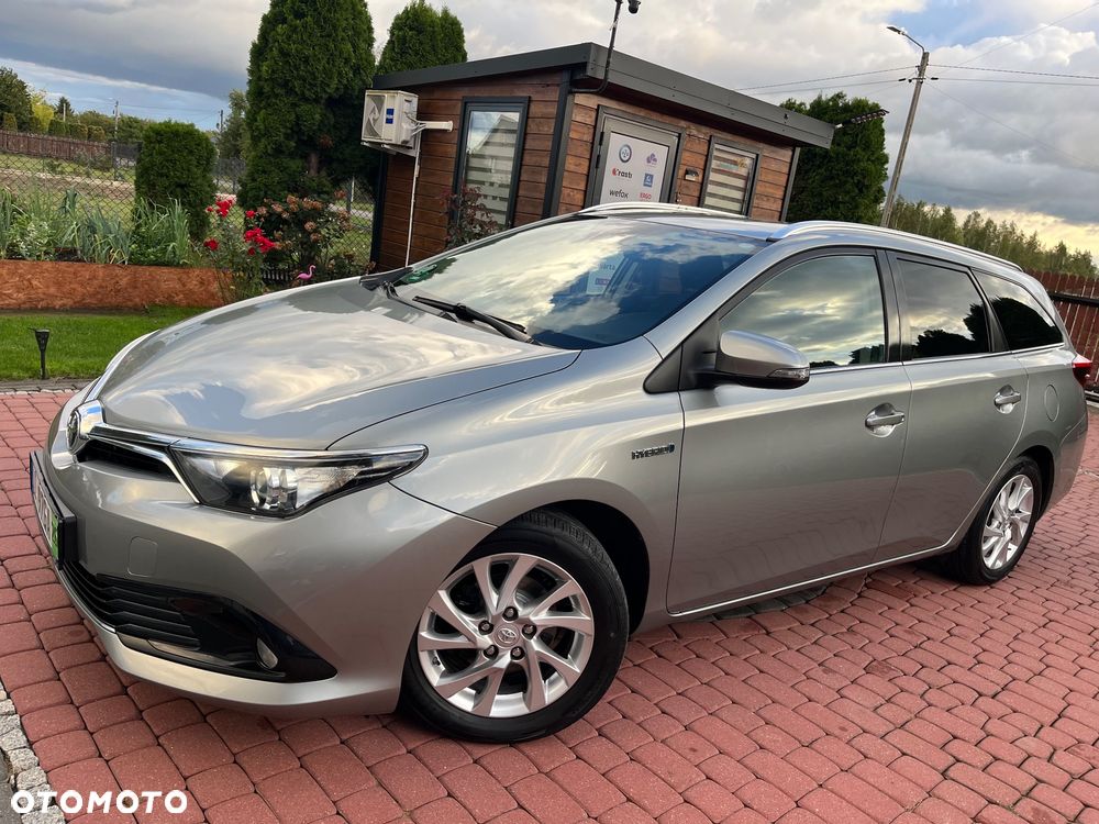Toyota Auris 1.8 HSD Luna - 1