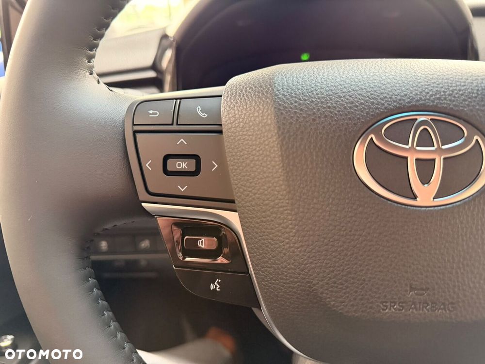 Toyota Camry - 17