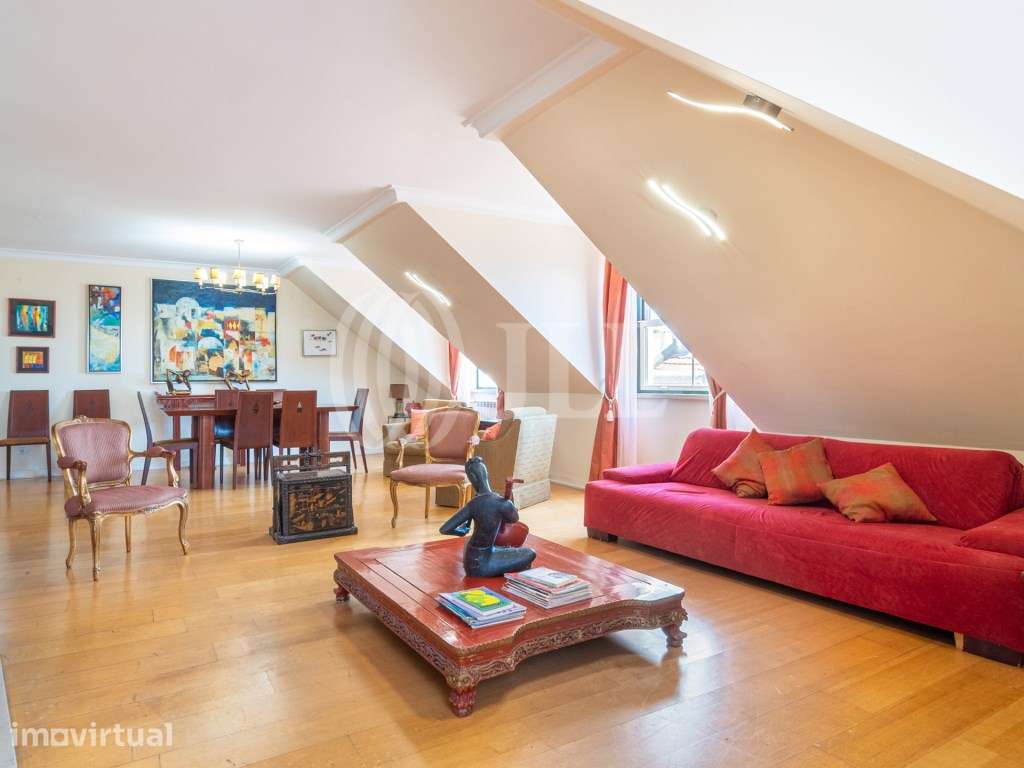 Apartamento T2 na Praça Luís de Camões, Chiado, Lisboa - Grande imagem: 3/22