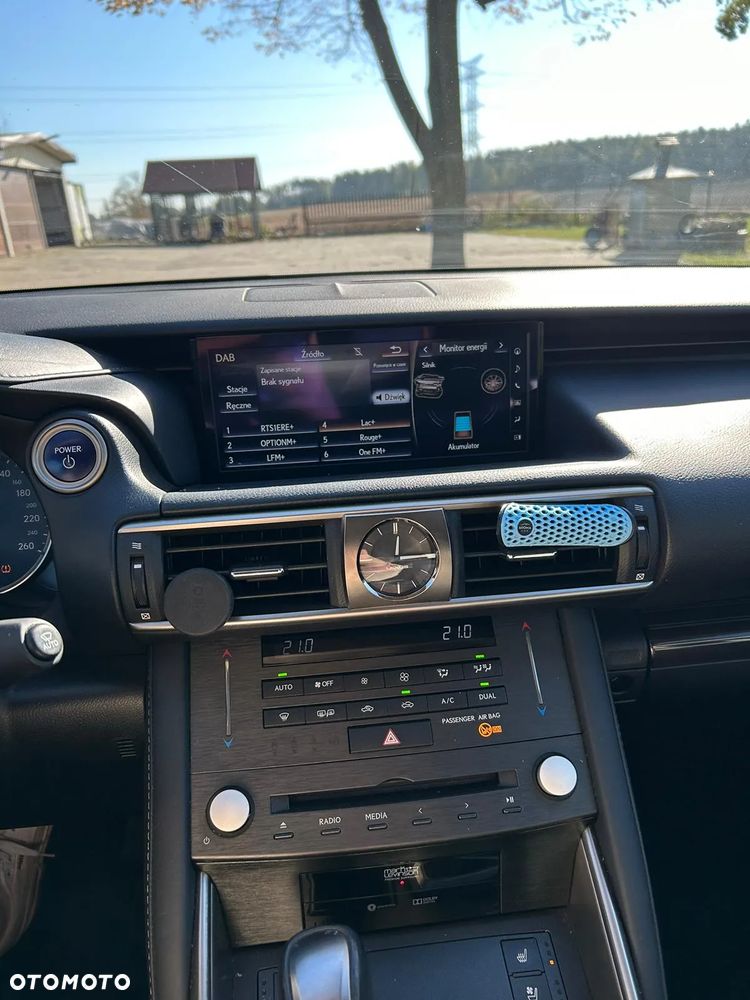 Lexus IS 300h Executive Line - 31