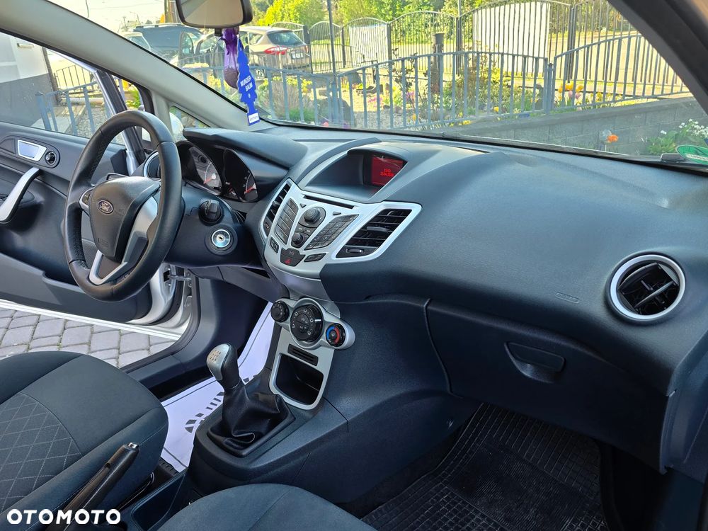 Ford Fiesta 1.25 Champions Edition - 27