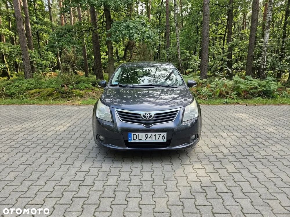Toyota Avensis 2.0 D-4D Luna - 1