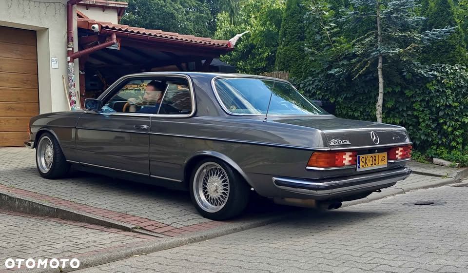 Mercedes-Benz W123 - 2