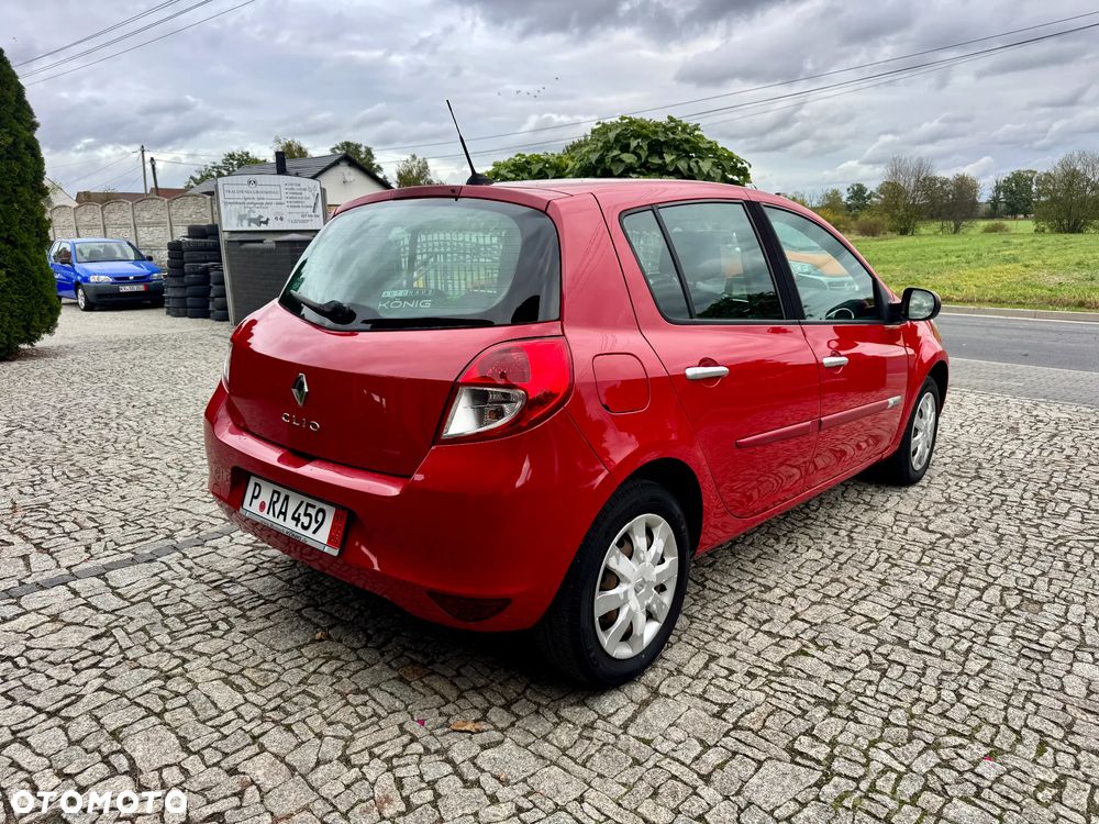 Renault Clio 2010 photo 5