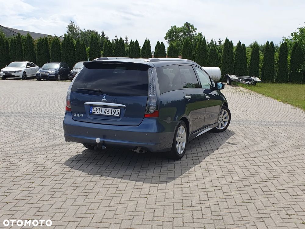 Mitsubishi Grandis 2.4 Motion - 12