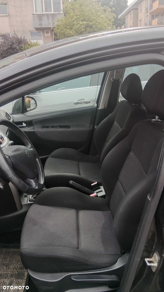 Peugeot 207 - 8