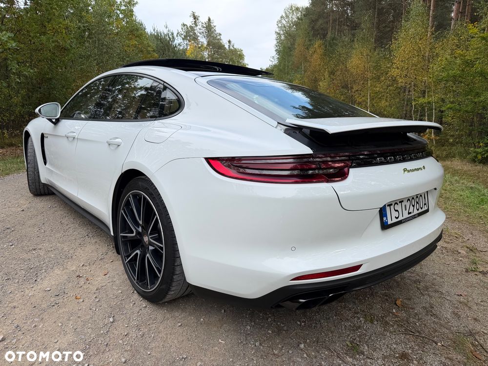 Porsche Panamera 4 E-Hybrid - 4