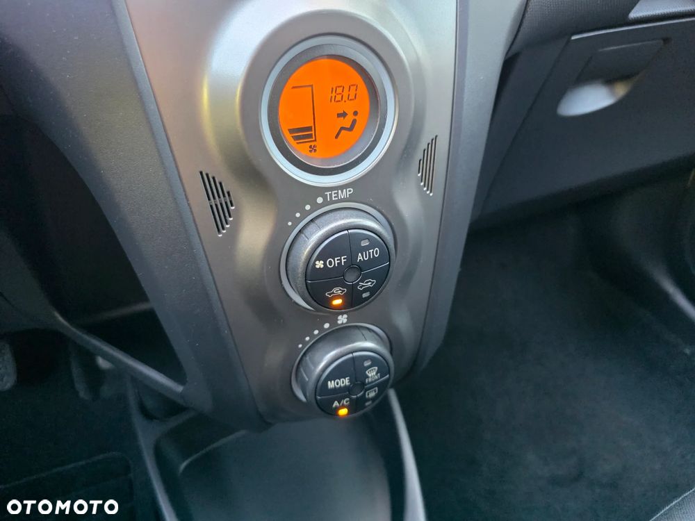 Toyota Yaris - 30