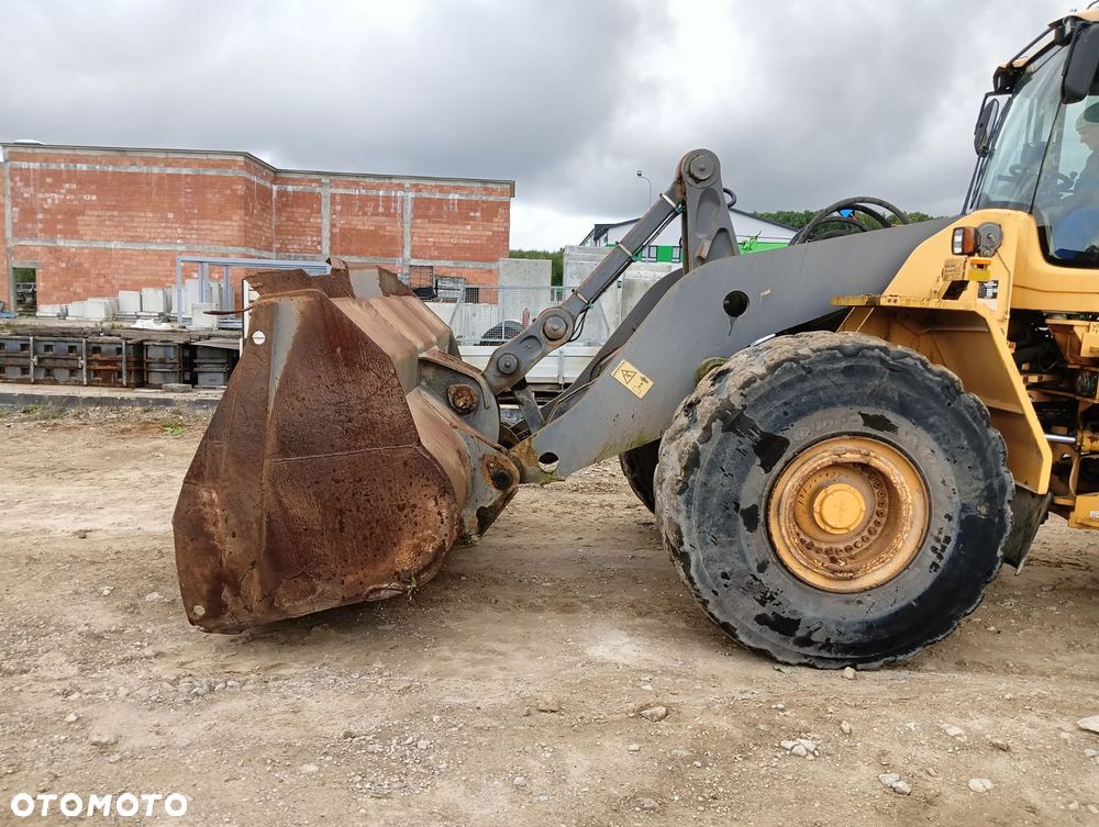 Volvo L220F - 10