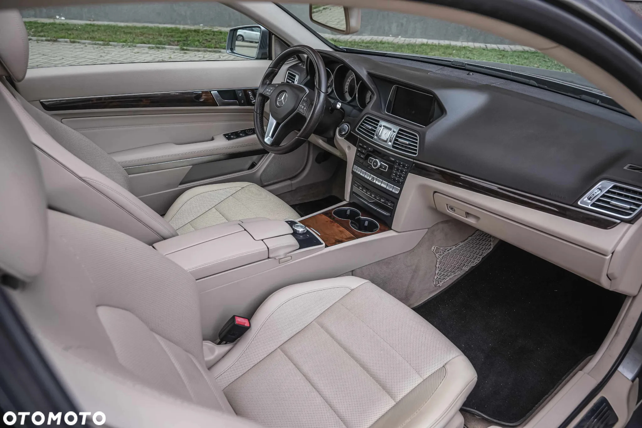Mercedes-Benz Klasa E 350 CGI BlueEffICIENCY - 32