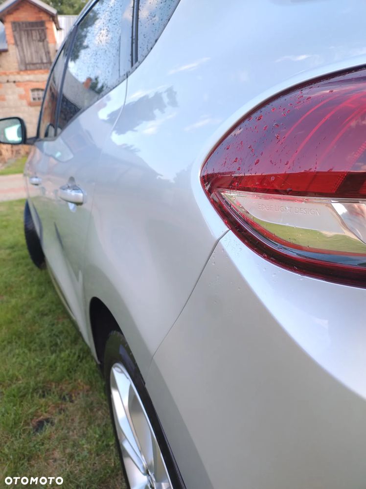 Renault Scenic BLUE dCi 120 EDC BLACK EDITION - 4