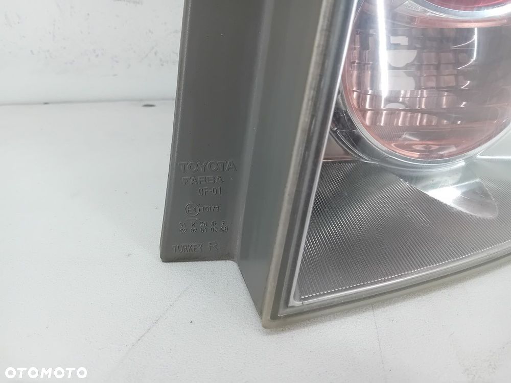 LAMPA TYLNA PRAWA TOYOTA COROLLA VERSO II - 6