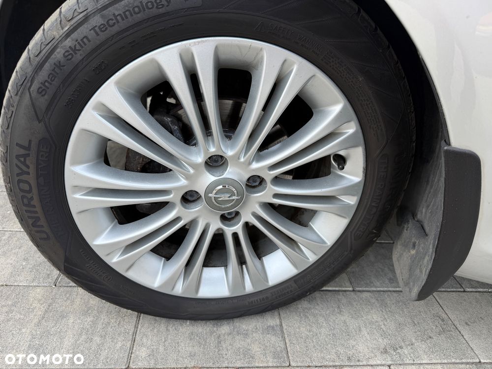 Opel Corsa 1.4 16V Cosmo - 8