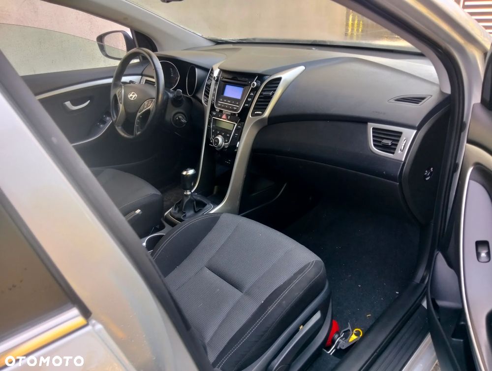 Hyundai i30 blue Kombi 1.6 CRDi YES Silver - 6