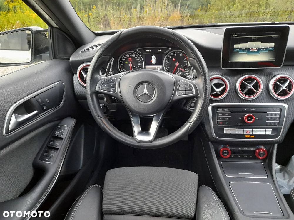 Mercedes-Benz Klasa A 180 7G-DCT AMG Line - 3