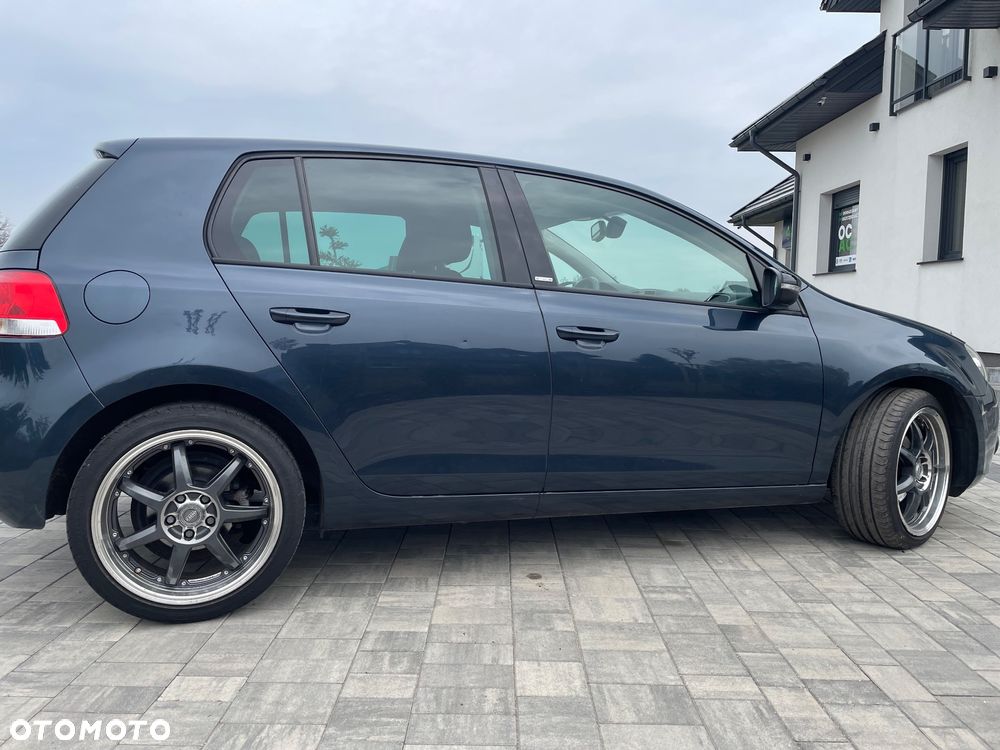 Volkswagen Golf 1.6 TDI DPF Highline - 16