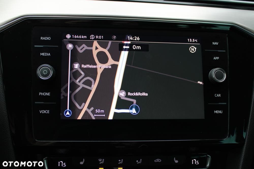 Volkswagen Passat - 25