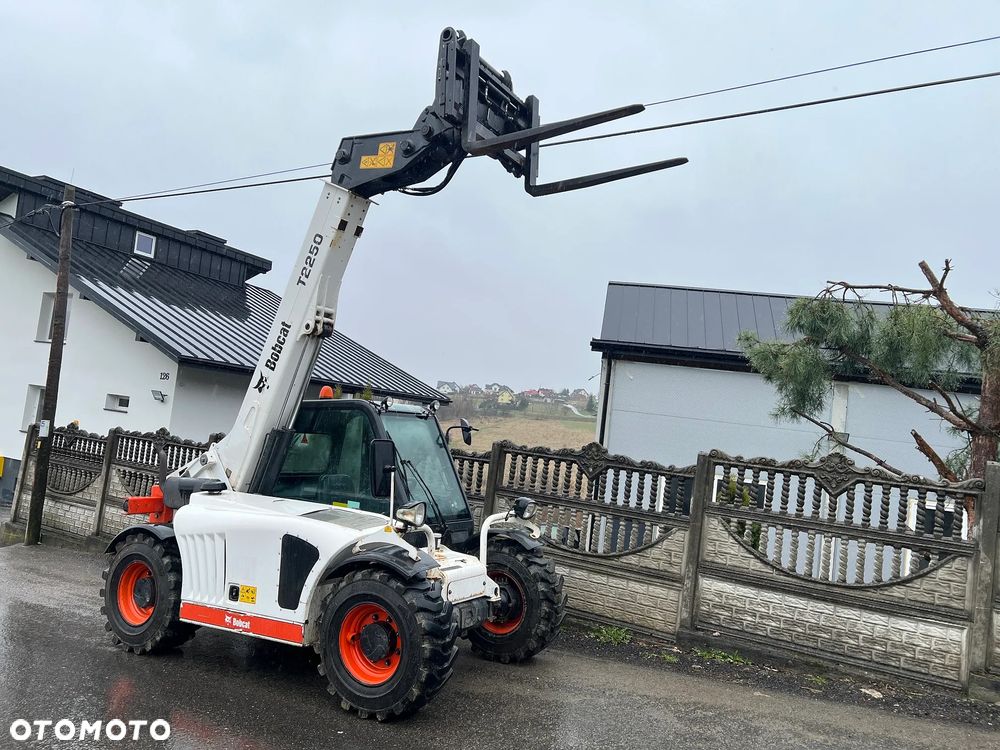 Bobcat T2250 | Ładowarka Teleskopowa | BOBCAT T 2250 | Udźwig 2200 kG | 5 Metrów | Nowe Opony | w Oryginale | Stan IDEALNY | Miniładowarka | 6 Metrów | - 9