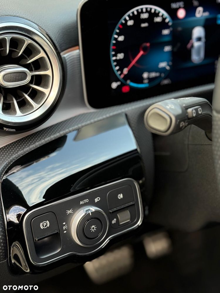 Mercedes-Benz Klasa A 220 4-Matic AMG Line 7G-DCT - 18
