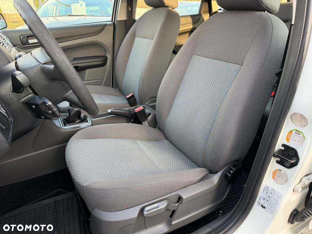 Ford Focus 1.4 Ambiente - 33