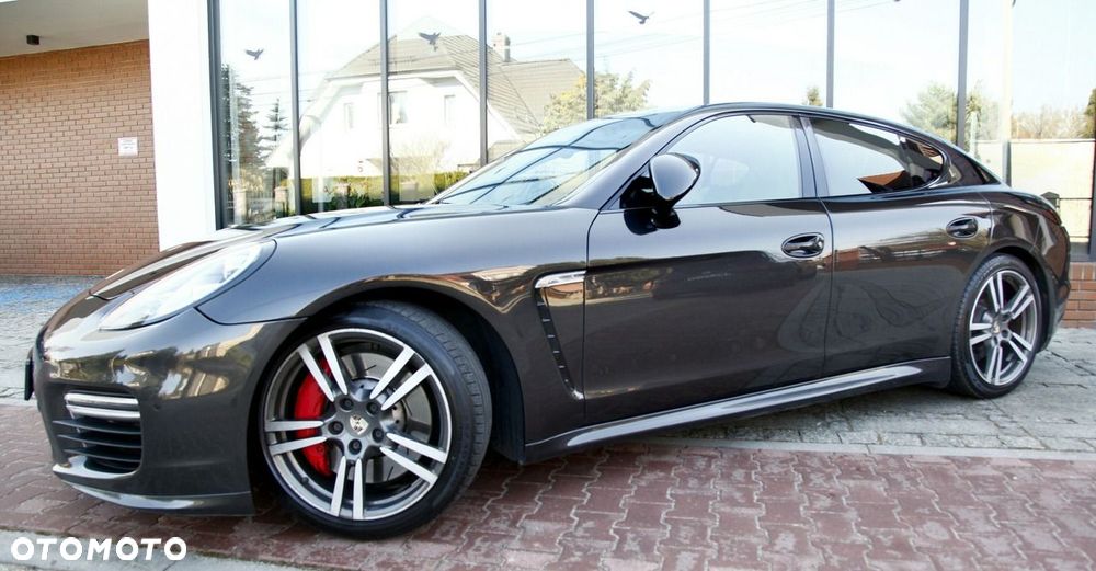 Porsche Panamera GTS PDK - 32