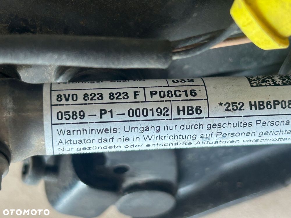 audi a3 8v nabój pirotechniczny zawias maski lewy 8v0823823f - 2