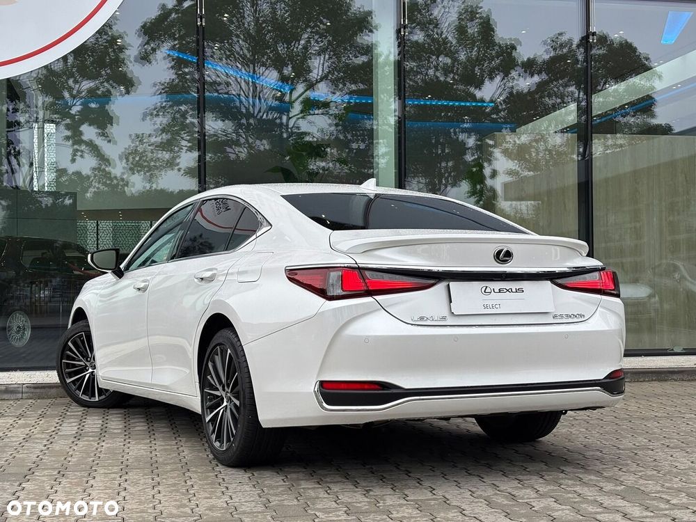Lexus ES 300h Business Edition - 11