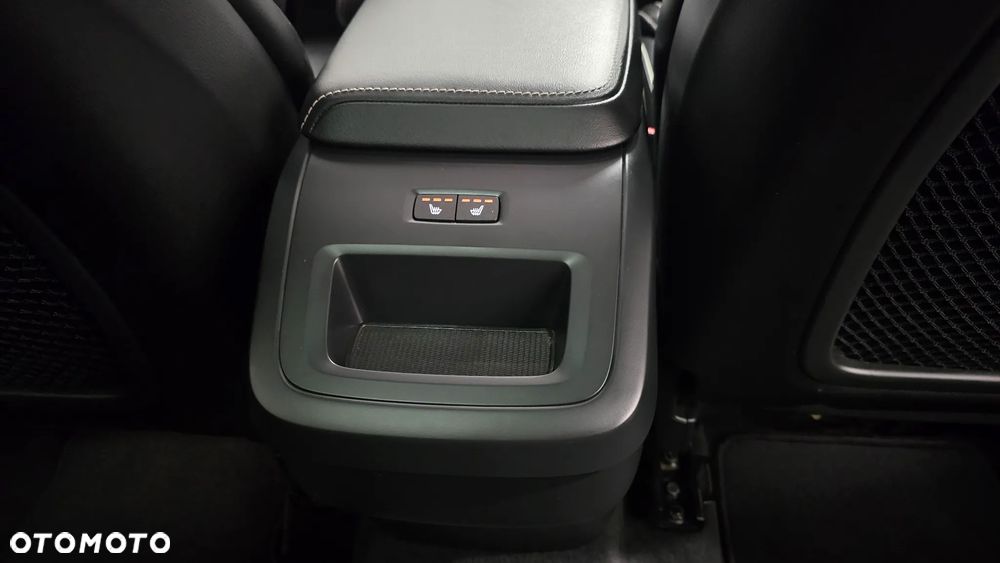 Volvo XC 60 B4 D Plus Dark - 16