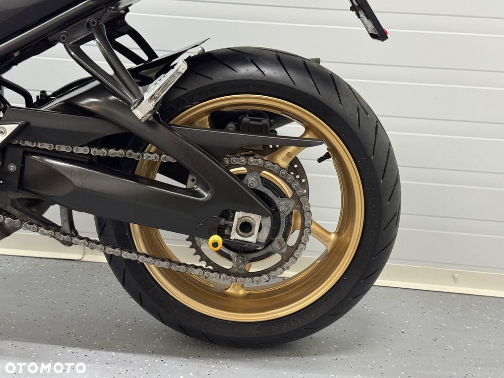 Yamaha FZ8 - 16