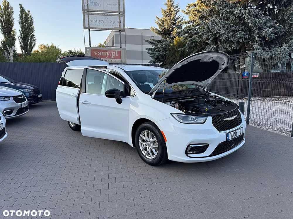 Chrysler Pacifica - 11