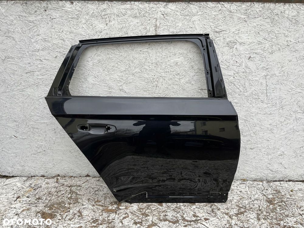 DRZWI TYŁ TYLNE PRAWE SKODA SUPERB III 3 KOMBI