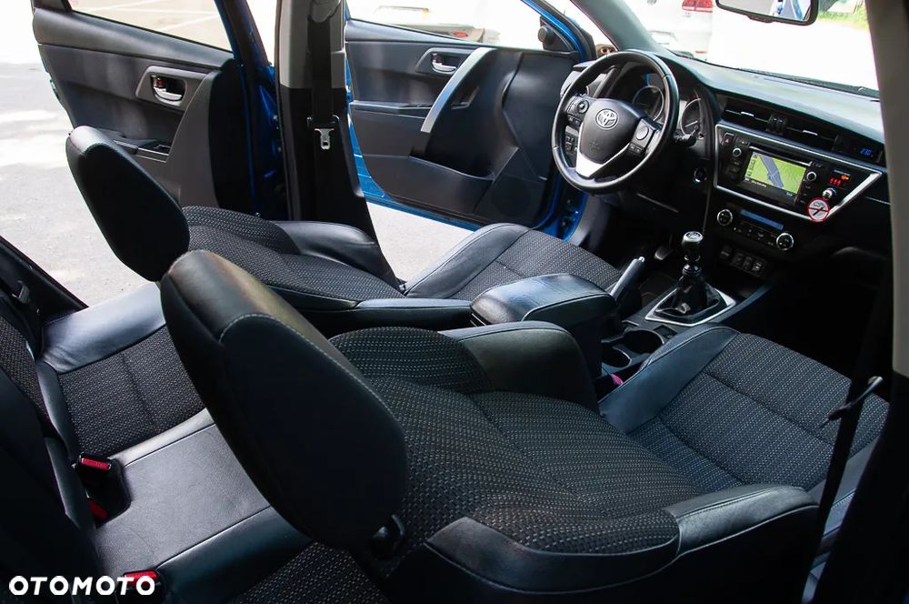 Toyota Auris 2.0 D-4D Executive - 24