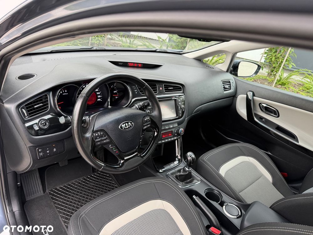 Kia Ceed 1.6 GDI Platinum Edition - 24